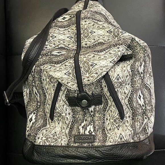 Rare VOLCOM Cruz Backpack. Just in for Summer! Excellent Condition - Picture 2 of 6